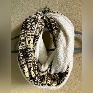 Cozy infinity scarf 🧣